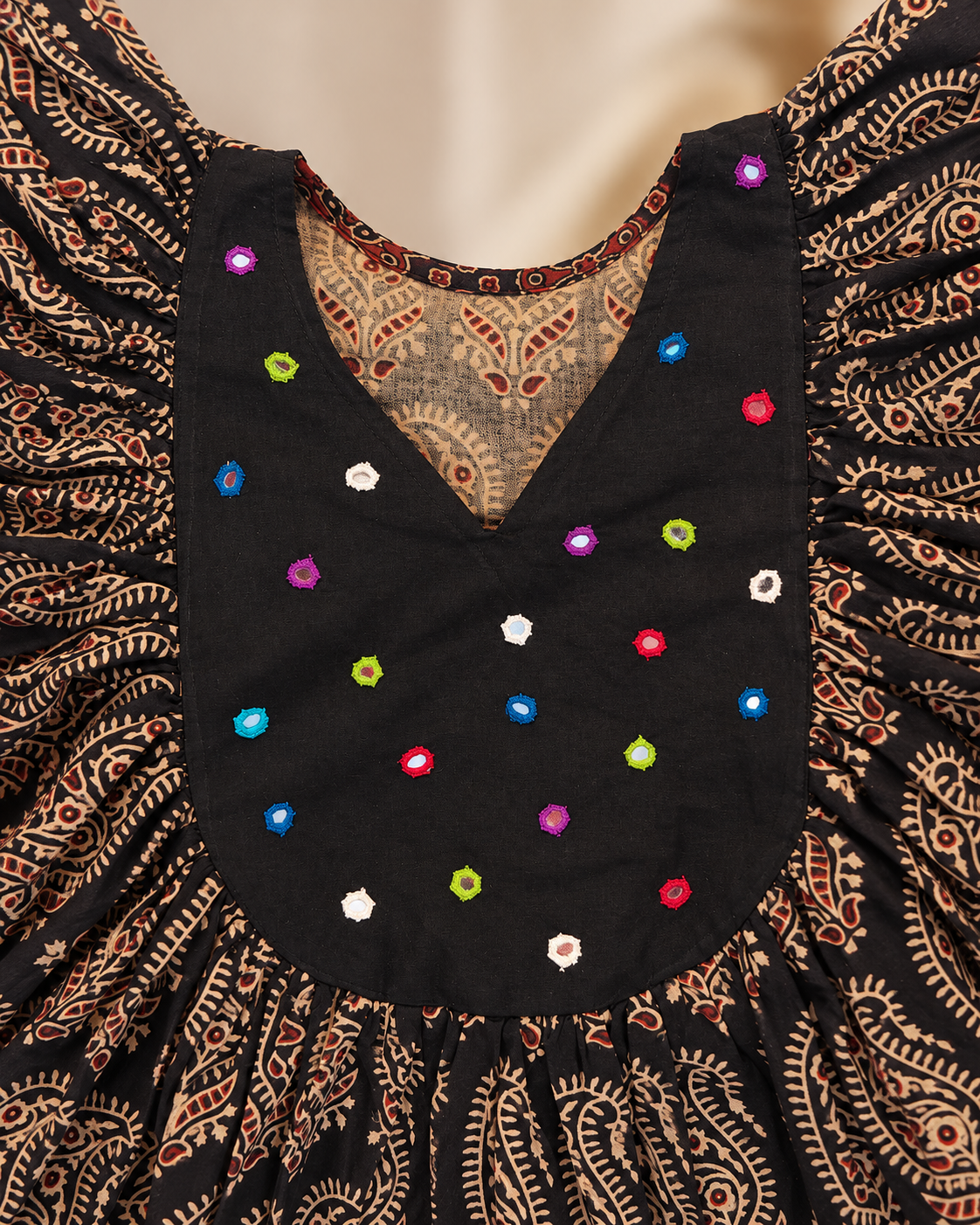 BLACK AJARAK & MIRROR PONCHO